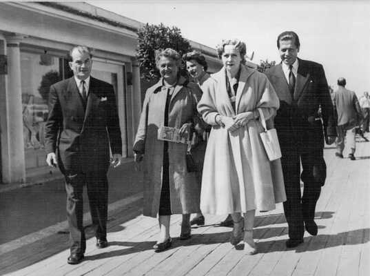 Лифарь Сергей Михайлович. Лот из 14 фотографий из личной коллекции Сержа Лифаря